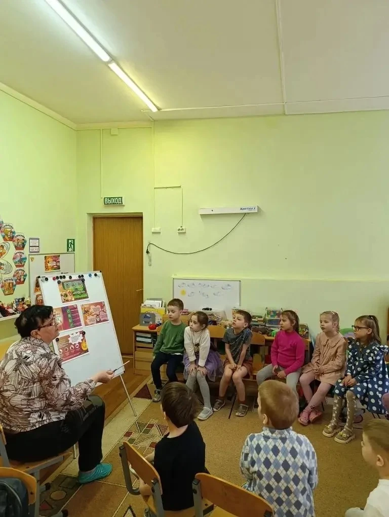 🧯ПОЖАРНАЯ БЕЗОПАСНОСТЬ!   👩‍🚒30 апреля - День Пожарной охраны!  В этот день мы провели в группах тем