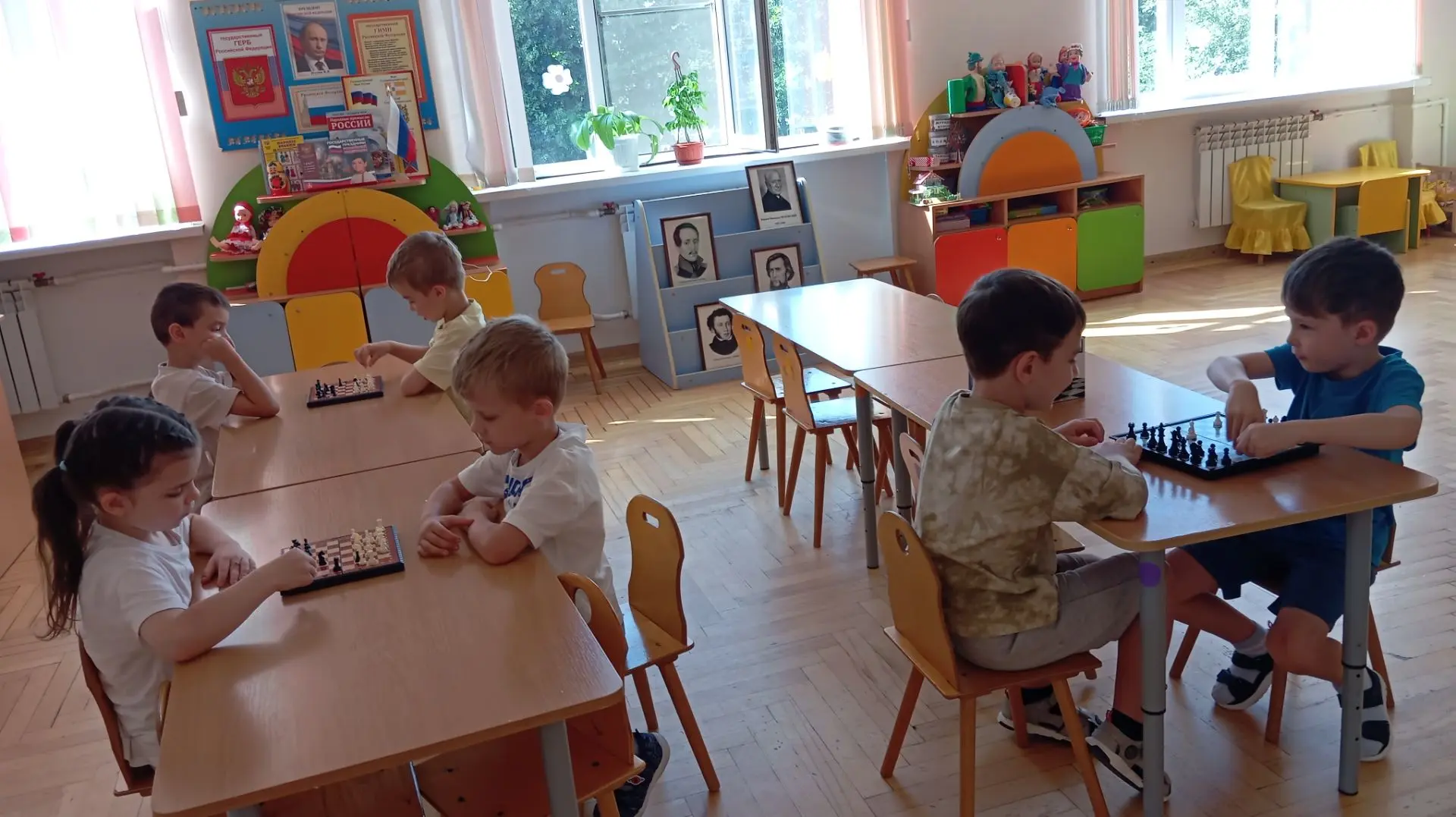 Сегодня  в нашем детском саду особенный день - мы отмечаем Международный день шахмат! Отмечается еже
