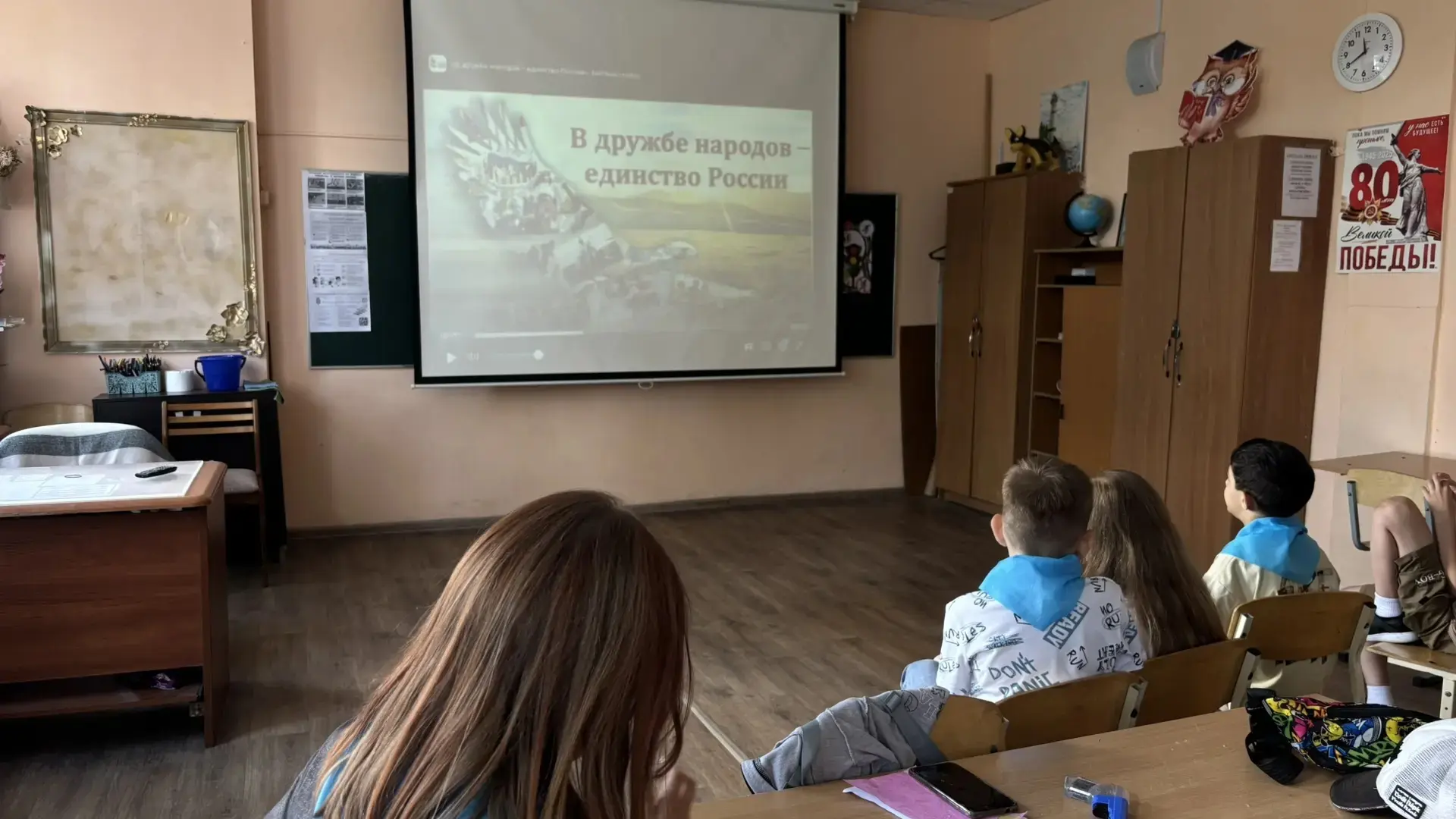 🎬 Просмотр мультфильмов «В дружбе народов — Единство России» и «Мульти-Россия. Народы»

Через образ