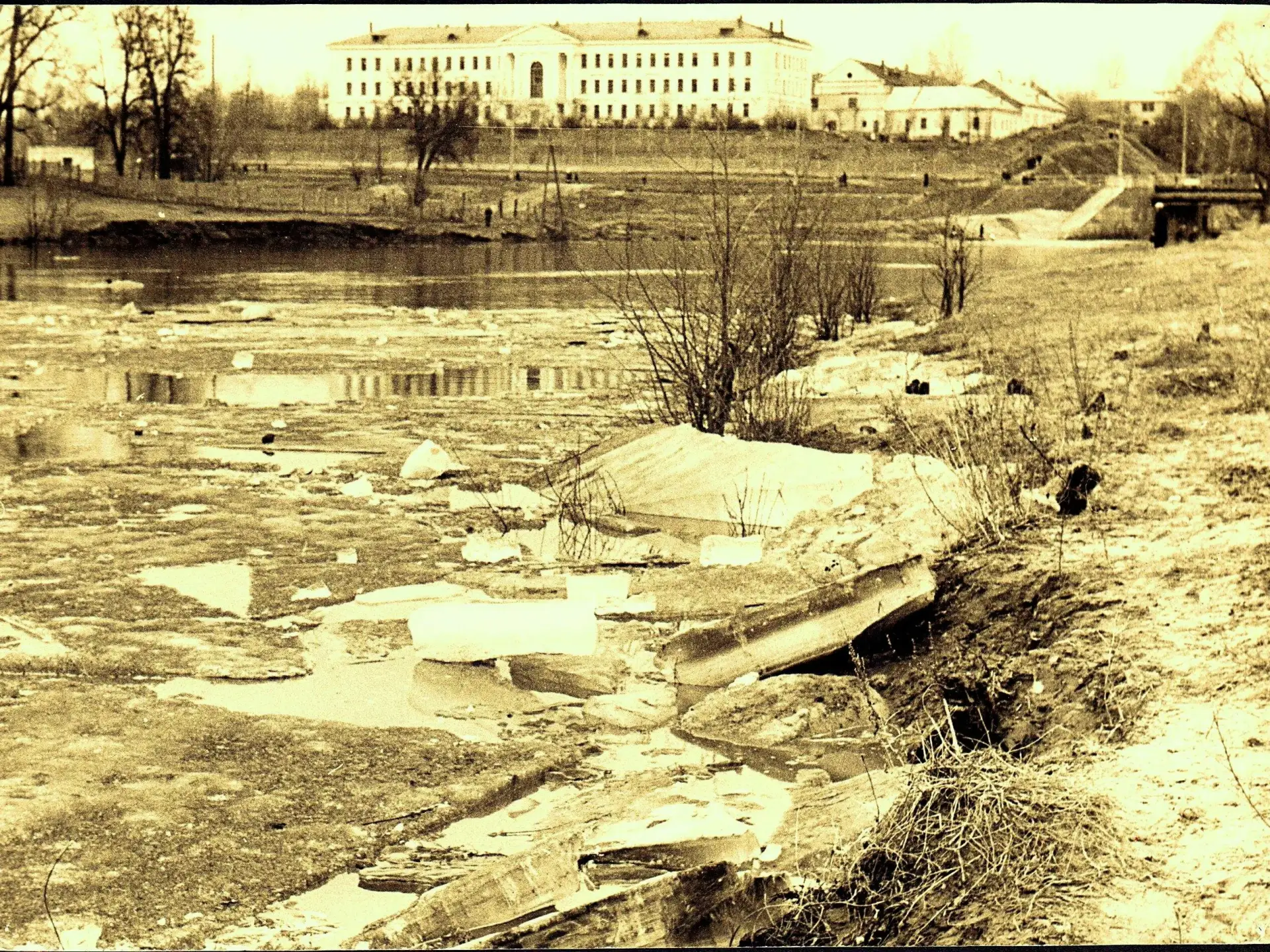 Ледоход зимы 1982 года на Маслихе.