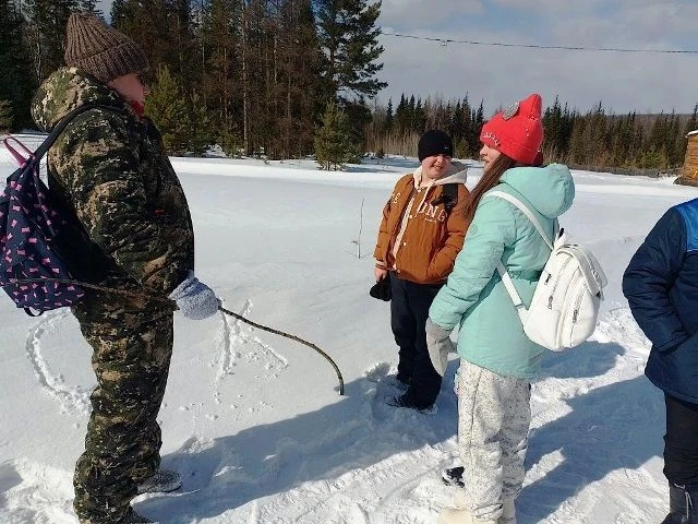 Прогулка является важным моментом жизнедеятельности детей в школе. Целью прогулки является укреплени