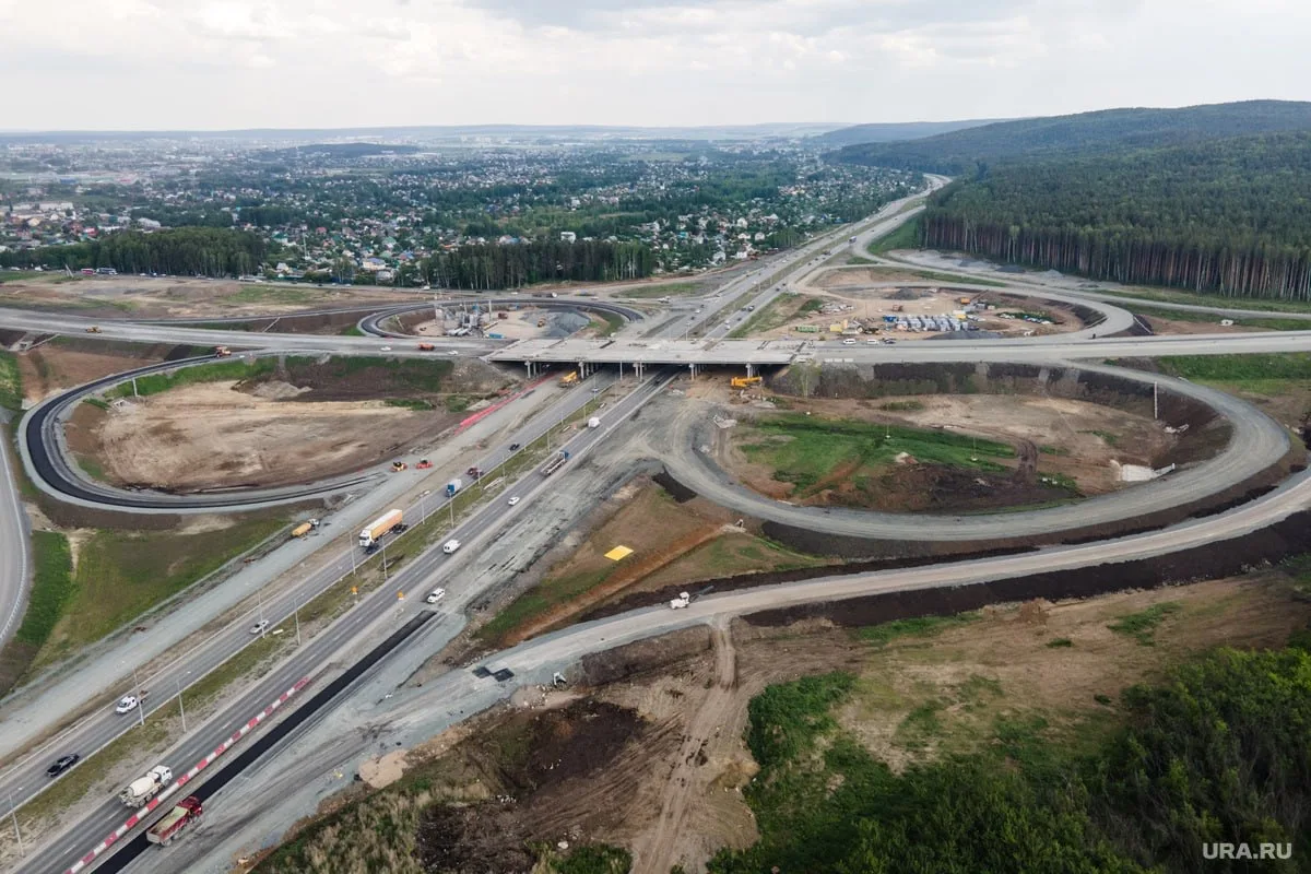 Осенью под Екатеринбургом заработает первая трехуровневая транспортная развязка в Свердловской облас