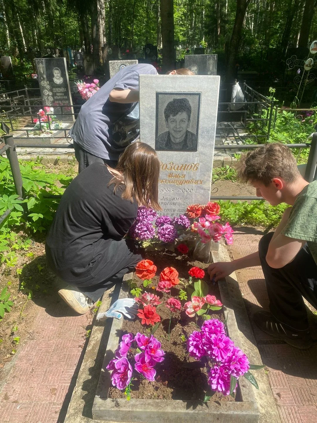 Сохраняют память делом 🙏

Бойцы Костромского городского поискового отряда «Харон» продолжают активн