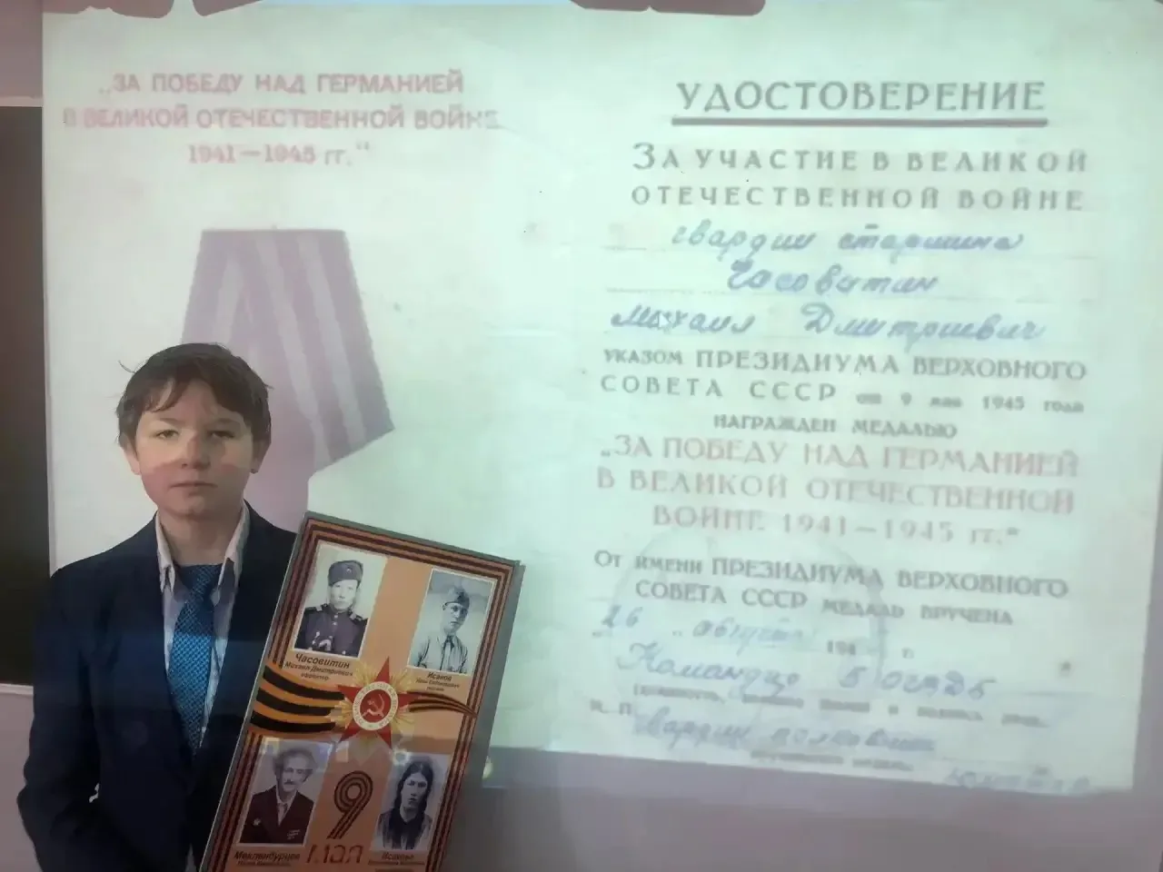 Этот час растопил самые крепкие детские сердца. ❤️  📚Сегодня в школе прошли трогательные классные ча