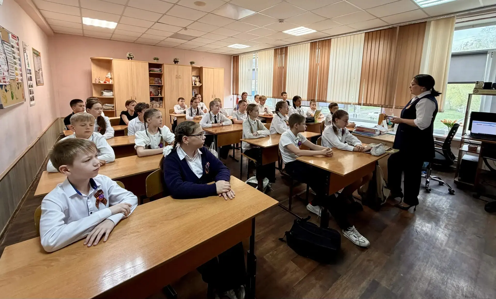 📚✨ Сегодня в 5 Б классе состоялся важный и познавательный классный час, который провела специалист п