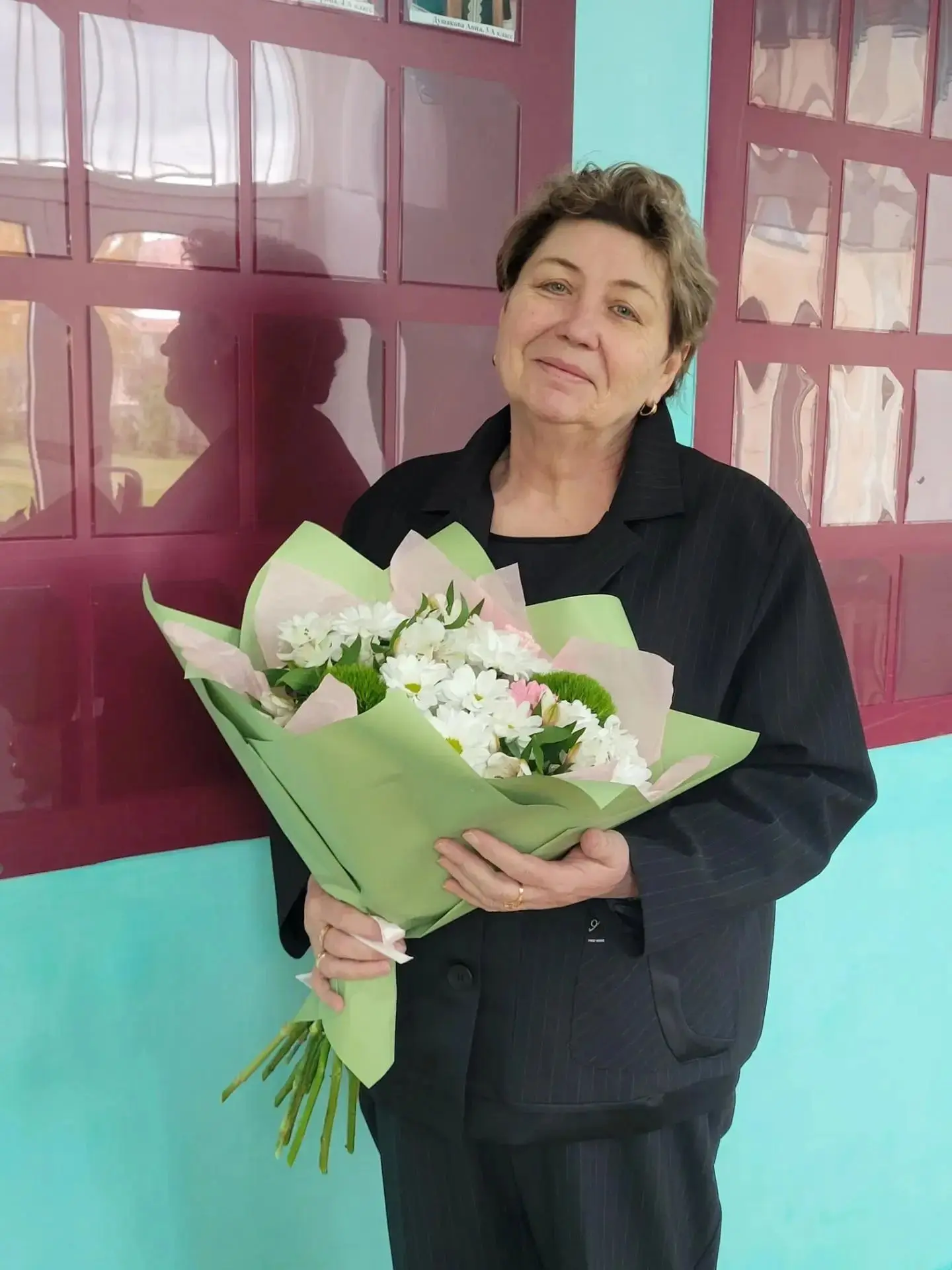 От лица всех родителей и учеников нашего класса поздравляем педагога начальных классов ...