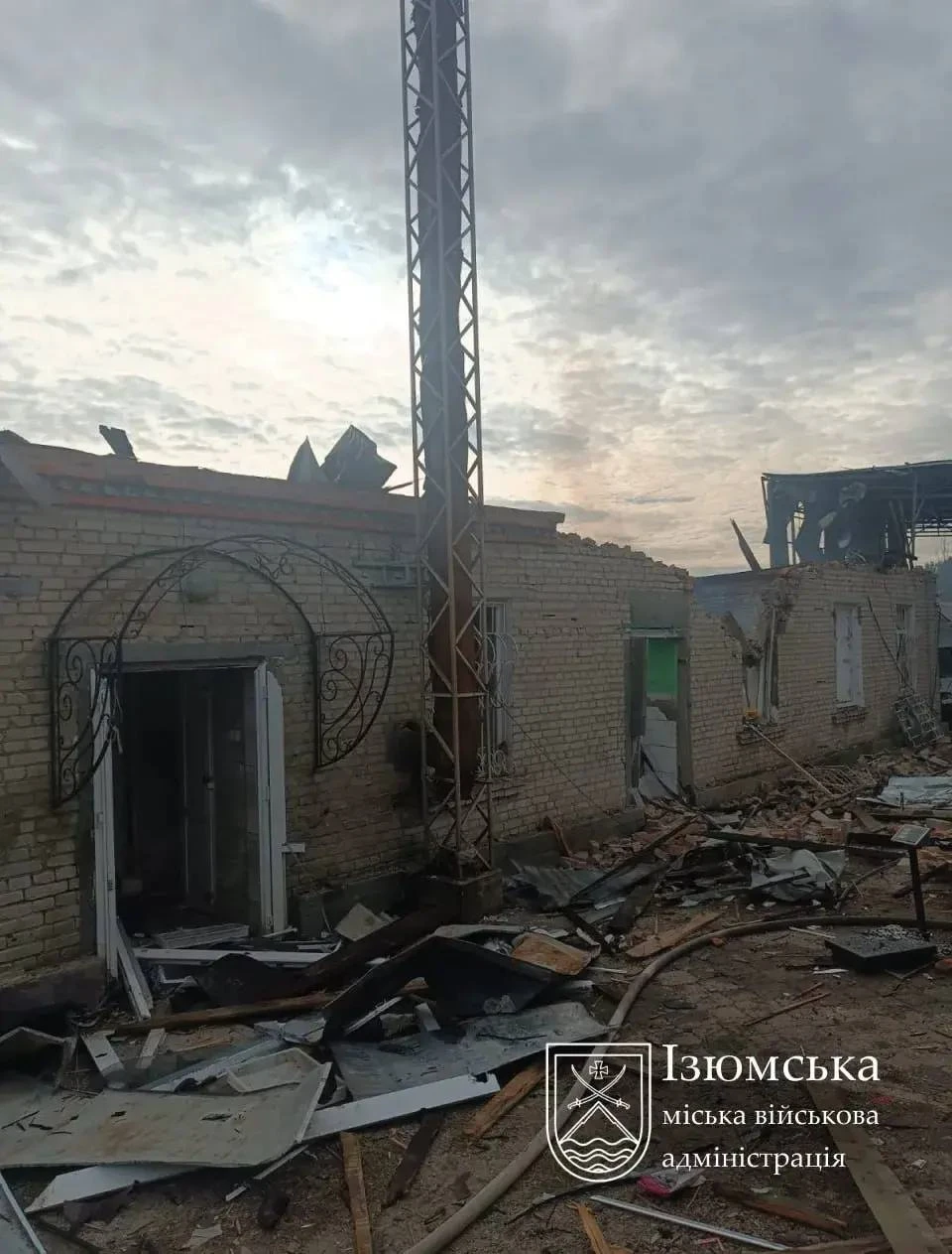 Армия России нанесла удар по Изюмскому приборостроительному заводу, где производили опт...