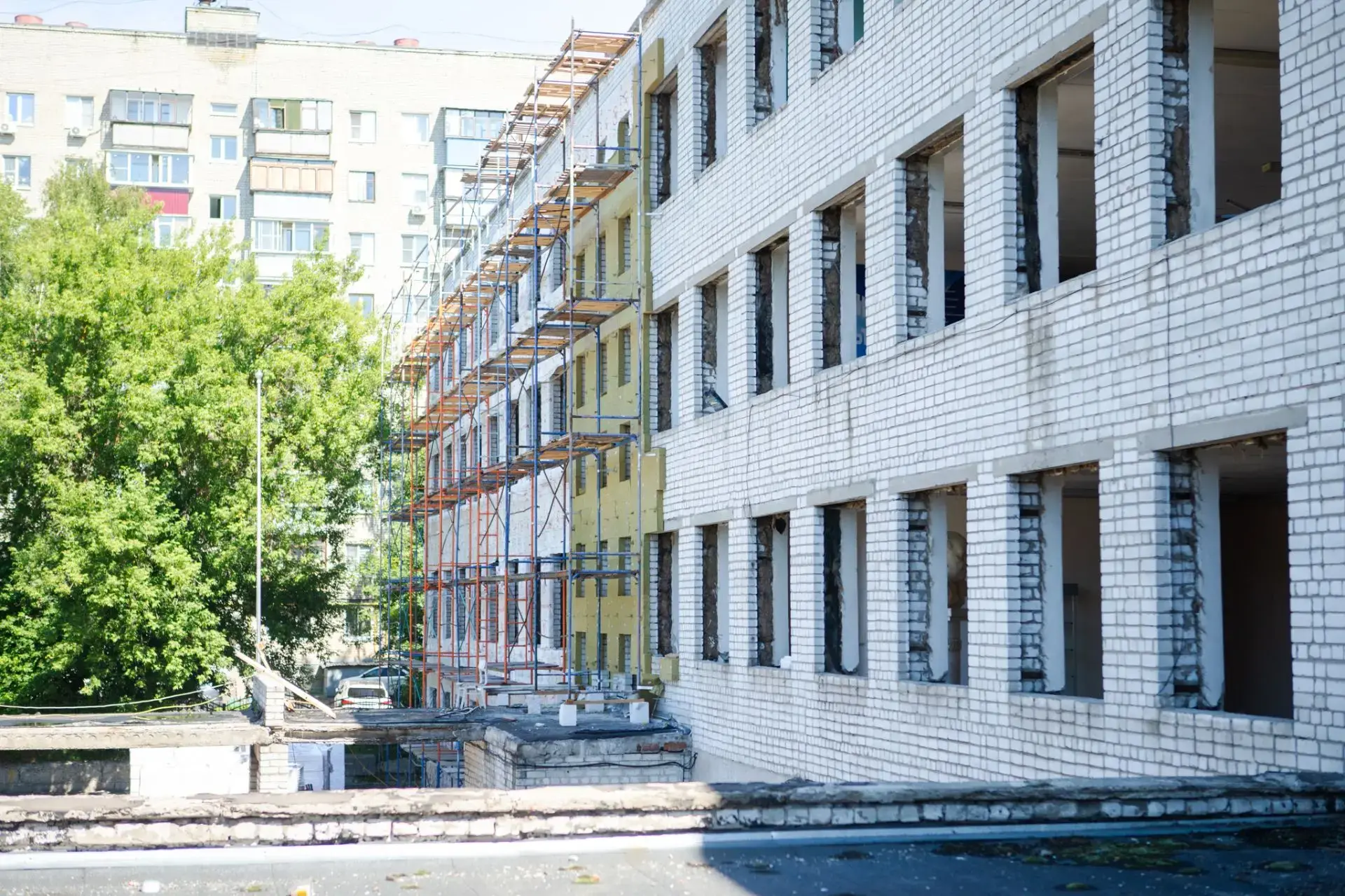 В этом году капитальный ремонт проходит в семи образовательных учреждениях Курска. Работы здесь пров