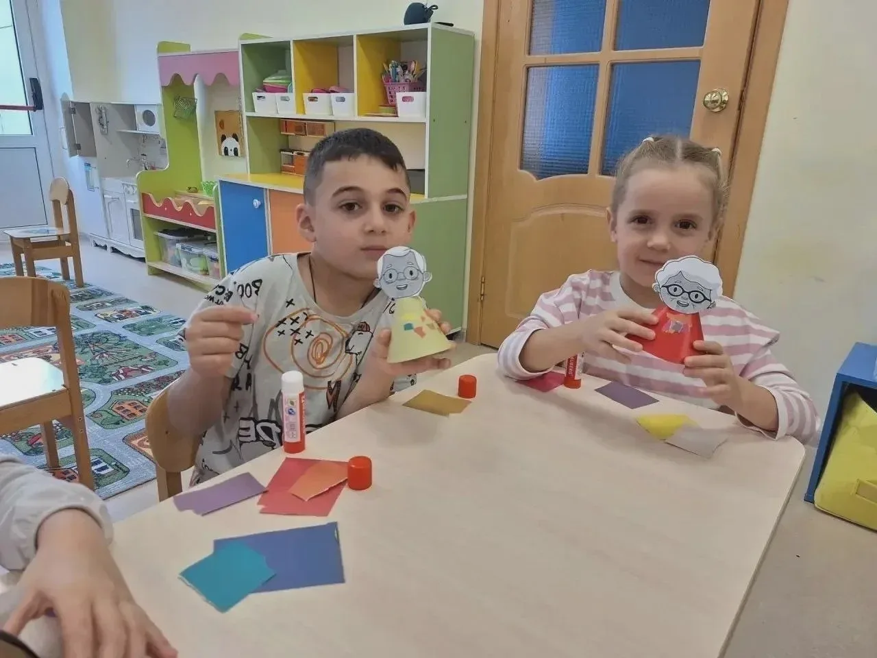 💛 Дошколята Ессентуков поздравили старшее поколение