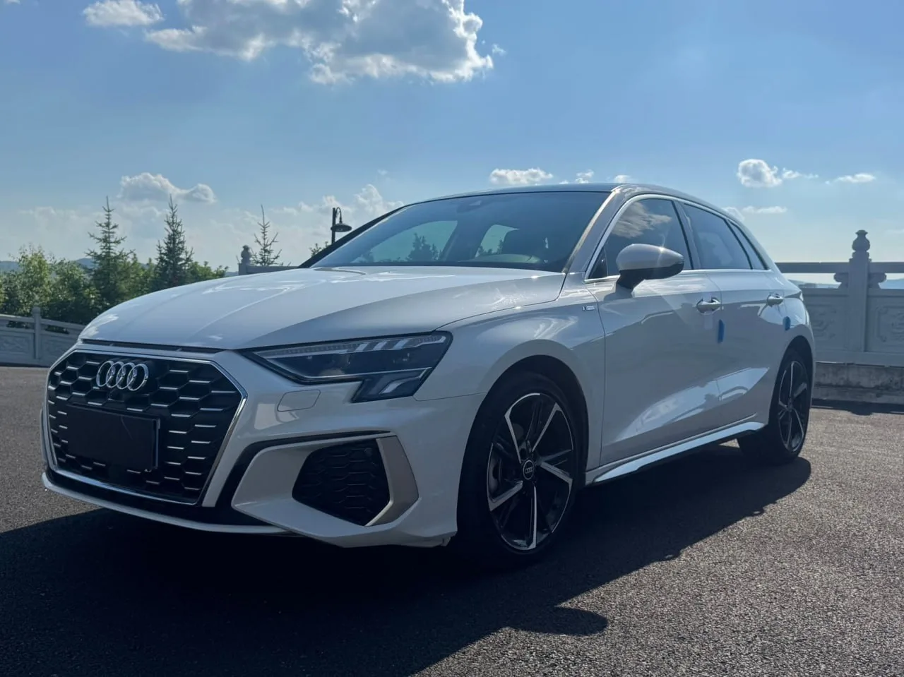 💎 Пожалуй, на вторичном рынке в Китае особенно выделяются две марки. Это Audi - её заказывают чаще 