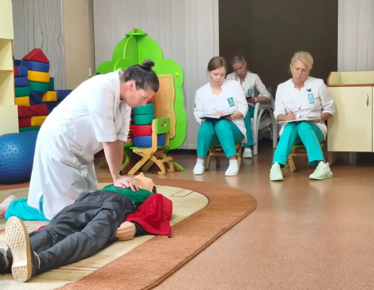 👩🏻‍⚕️ Врачи поликлиники №2 Сургута отработали навыки сердечно-лёгочной реанимации