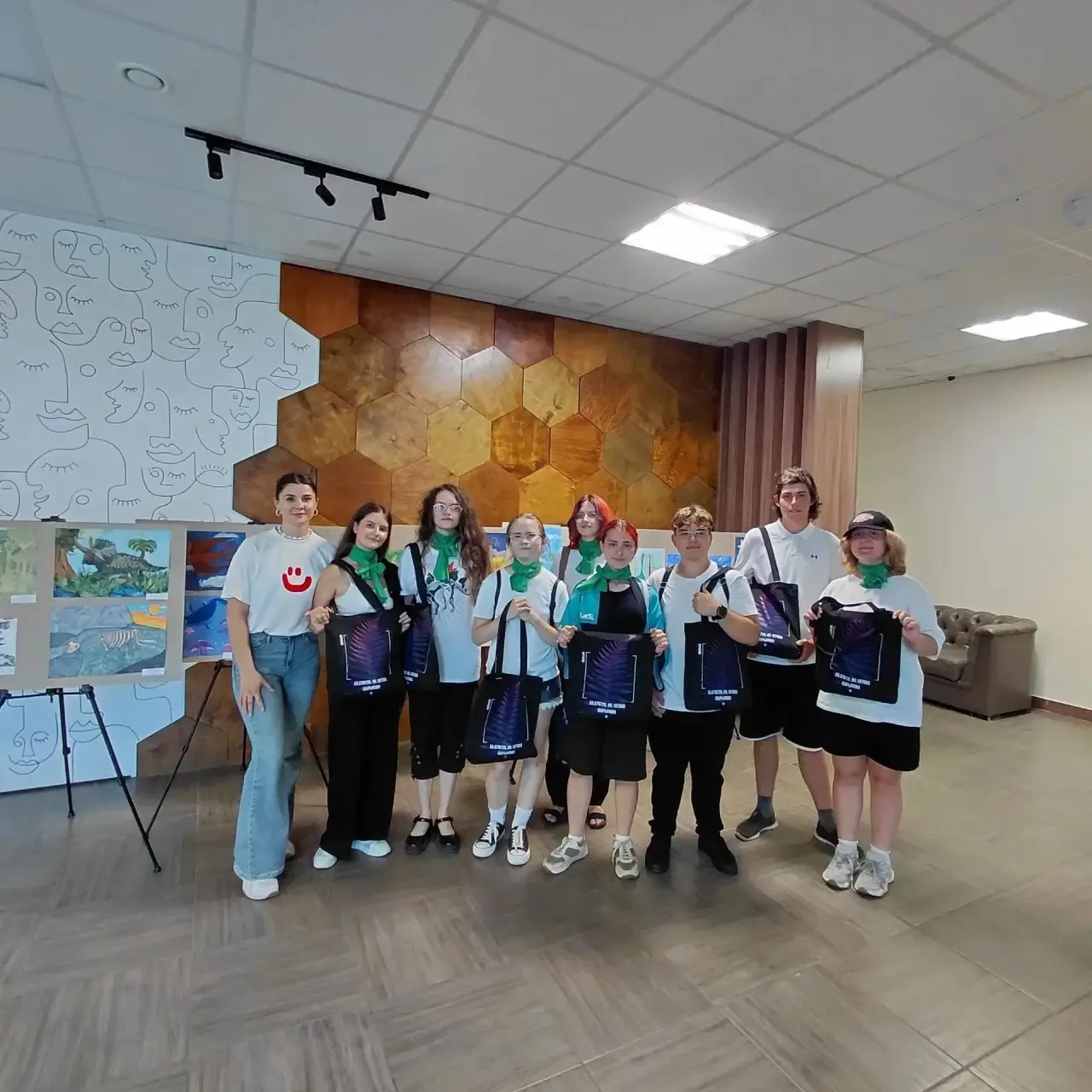 «Открытие»! 🦖🔬🎨🎶

В Шарыпово состоялся Всероссийский фестиваль «Открытие», объединивший на одной