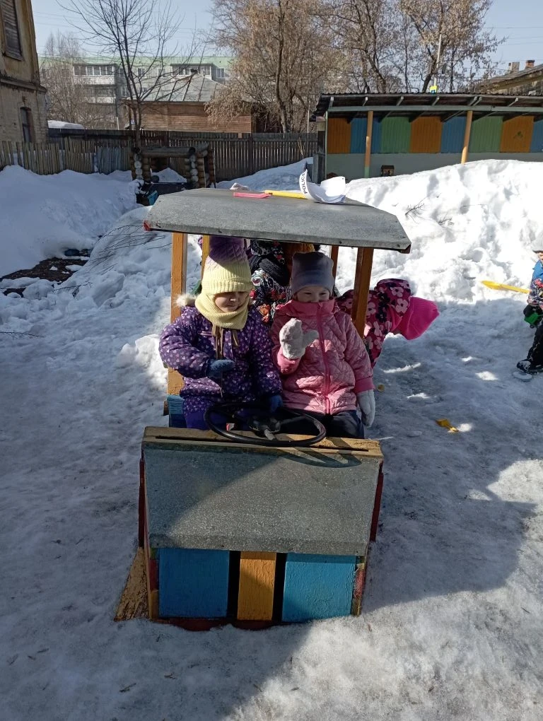 ☀️ Солнечные весенние деньки в марте подарили нашим детям из младшей группы «Лучики» от...