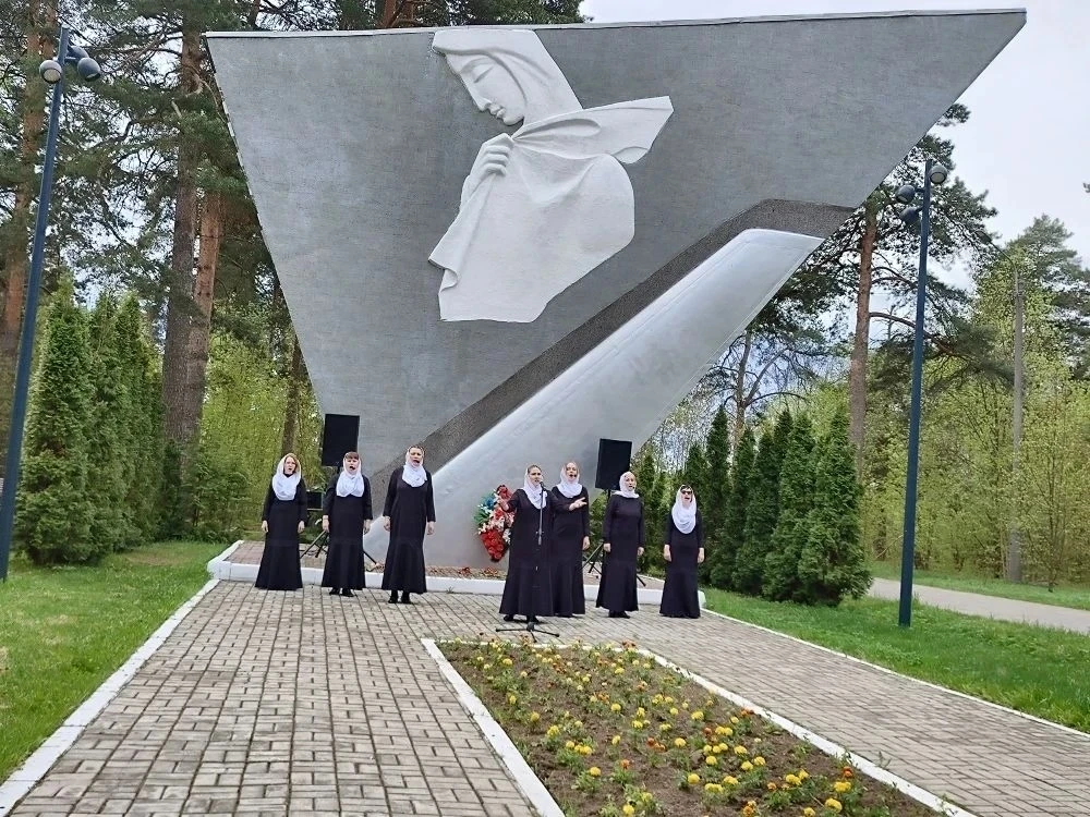 В честь 81-й годовщины Победы в Великой Отечественной войне на площади у монумента «Скорбящая мать» 