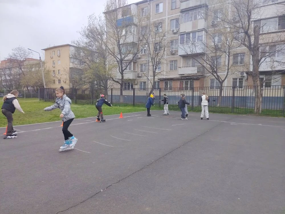 🛼 НЕДЕЛЯ ФИЗИЧЕСКОЙ КУЛЬТУРЫ.💪 ПОЛОСА ПРЕПЯТСТВИЙ НА РОЛИКАХ 🛼   🌟 14 апреля 2026 года в МАОУ «ШКОЛА
