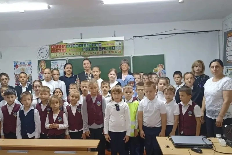 🏫В Тахтамукайском районе полицейские приняли участие в профилактической беседе со школ...