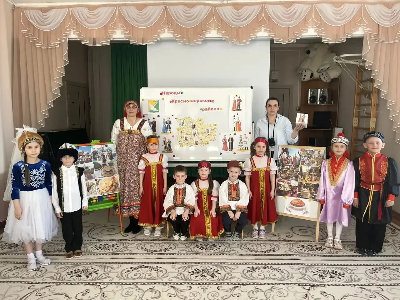 В старшей группе прошел праздник "Дружная семья Краснозерского района", на котором дети...