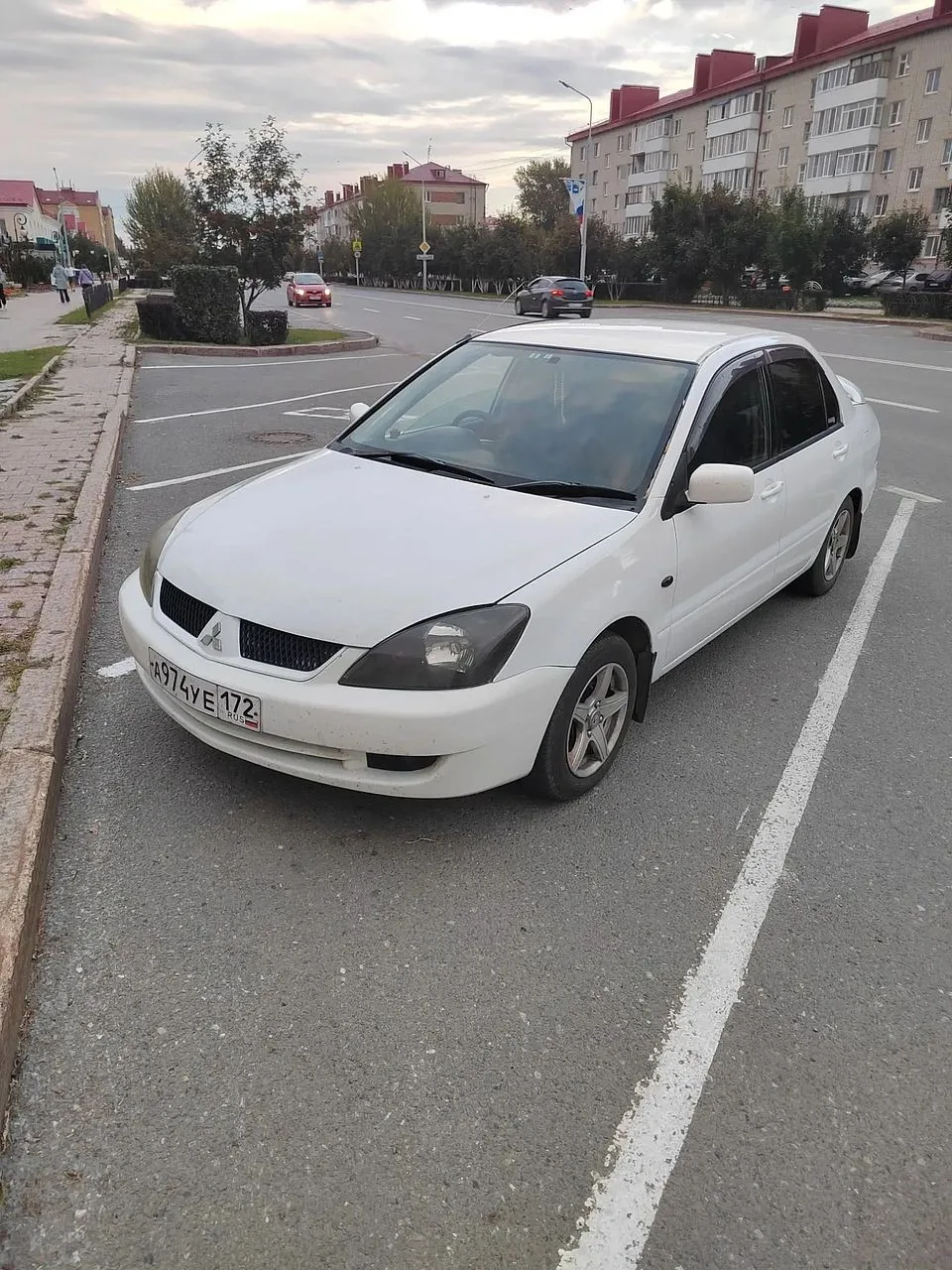 Лансер 9 2003г двигатель 1.5 вариатор , по кузову есть куда приложить руки , но не гнил...