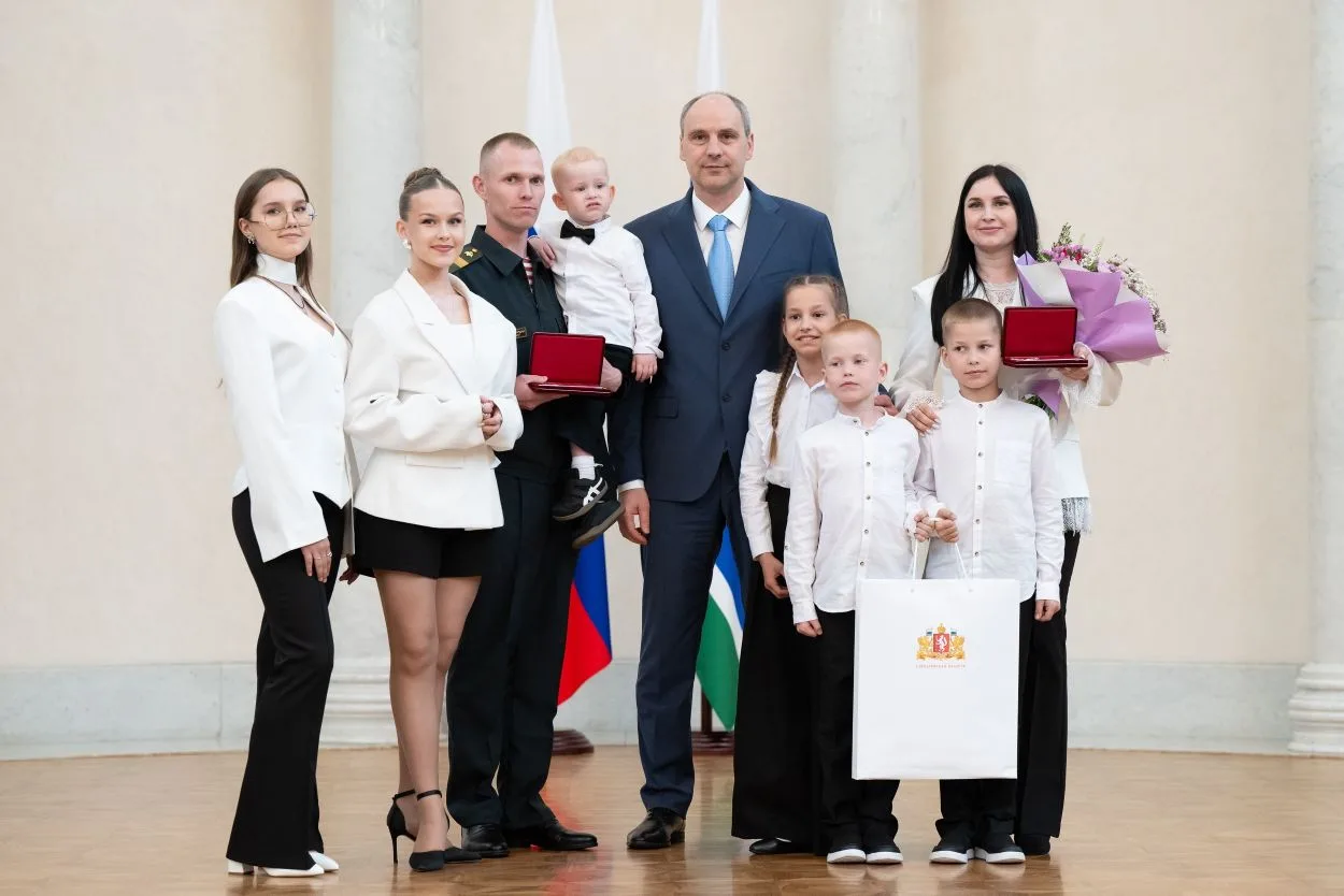 Поздравляем дружную и большую семью Асякиных с наградой медаль ордена «Родительская сла...