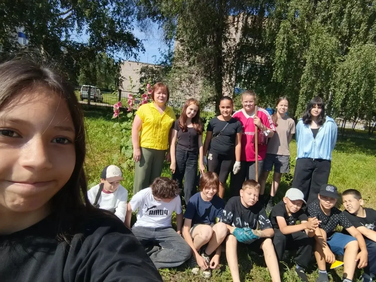 🌱 Труд облагораживает — и 6Г класс это доказал!

На отработках ребята не просто убирали территорию: