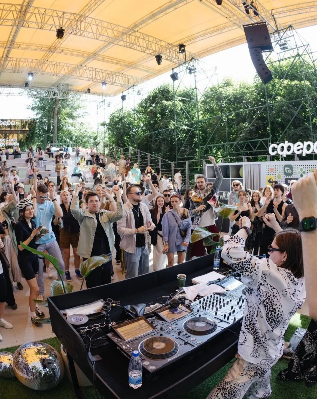 ☀️ Летняя вечеринка в пространстве “Сфера X5” в Парке Горького

Вы чувствуете, что прошла уже 1/6 ле