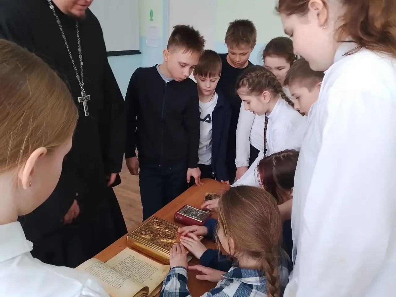 ДЕНЬ ПРАВОСЛАВНОЙ КНИГИ 14 марта в России отмечается День православной книги — праздник, установленн