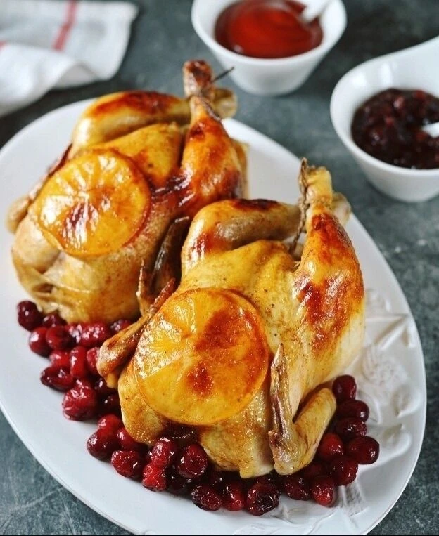 ЦЫПЛЯТА С АПЕЛЬСИНАМИ И КЛЮКВОЙ Цыплята корнишоны очень вкусные и удобные в подаче! Для этого нам по