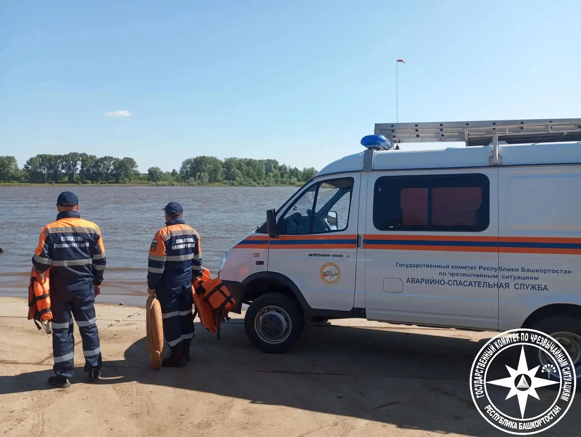 Спасатели Госкомитета РБ по ЧС продолжают профилактическую работу на пляжах и в зонах м...