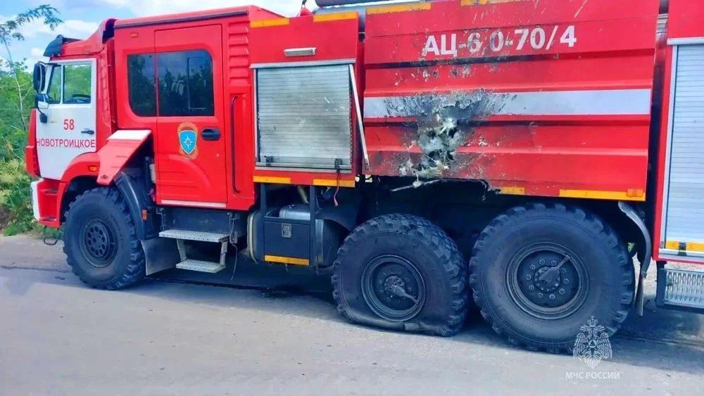 ВСУ ударили дроном по машине МЧС, едущей на тушение пожара в Волновахе