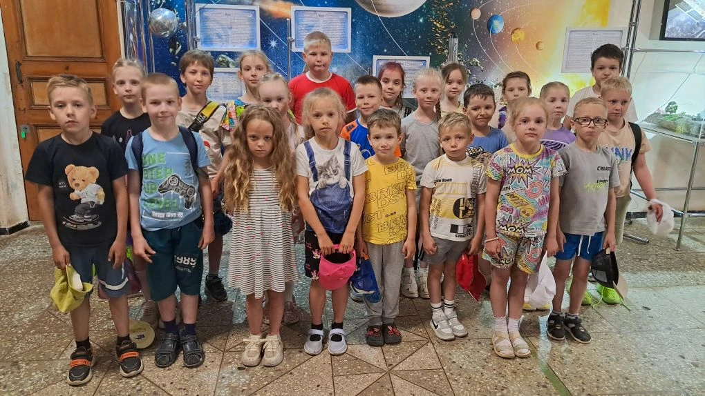 🌟Звёзды стали ближе!🌟

Младшие воспитанники лагеря "Патриот" посетили Владимирский планетарий, где