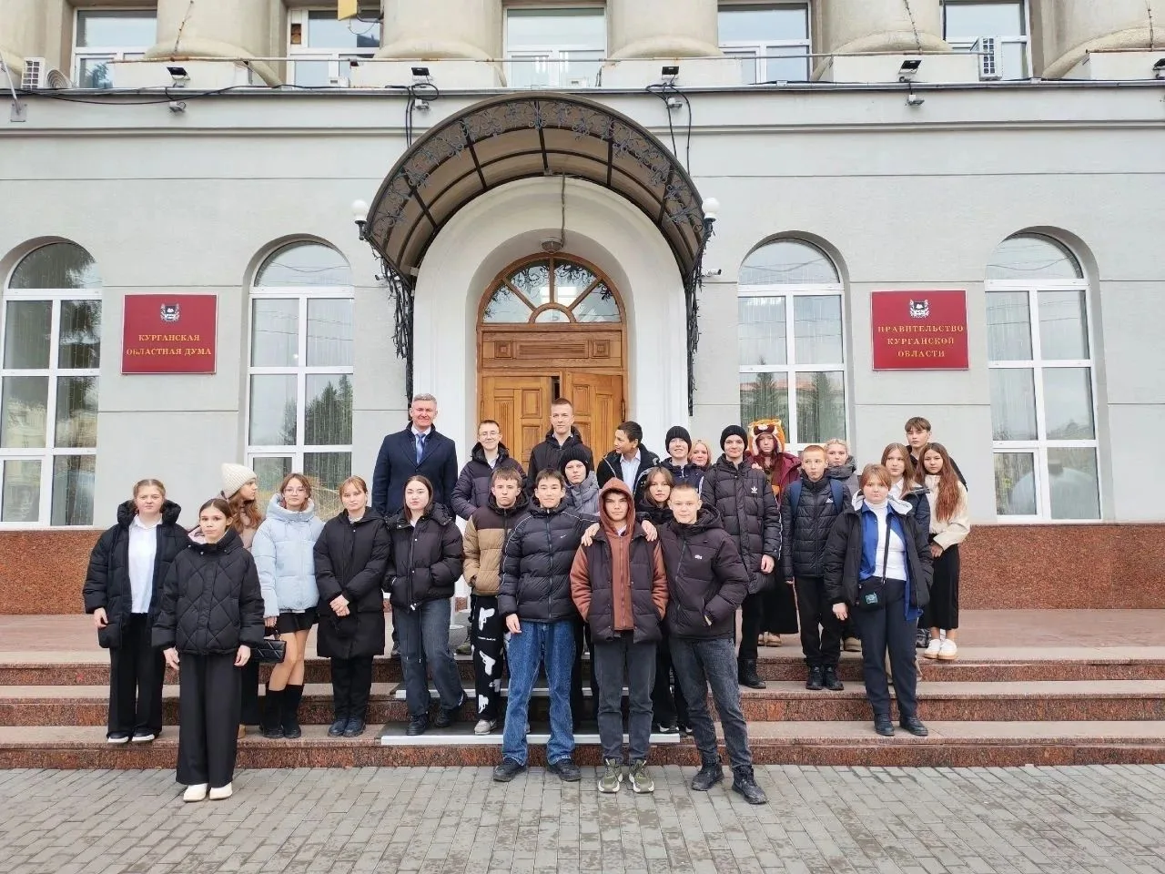 🚌Обучающиеся 8А и 8Б классов приняли участие в региональном образовательном туре "Курган - возможно