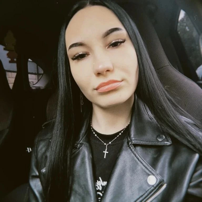 👧 Ангелина, 19 лет
📍 Санкт-Петербург

📝 Общение

Ищи меня в боте 👇
🍷 МОЖНАЛИЗА — твой бот знако