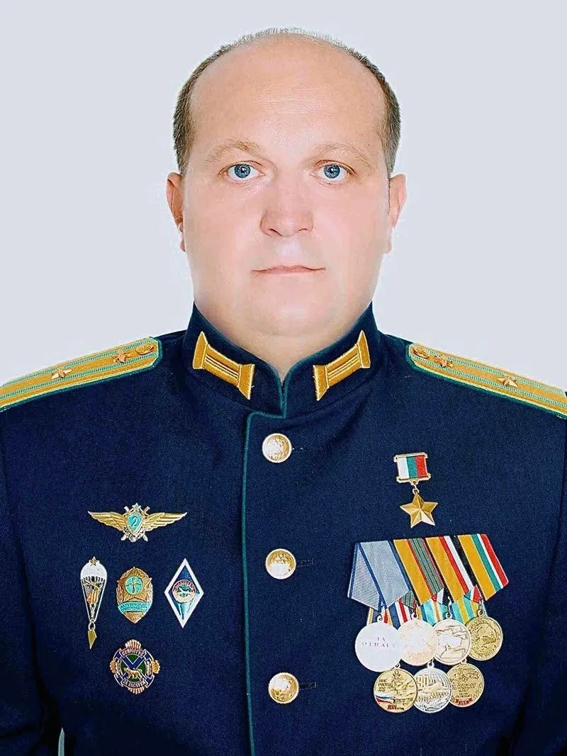 Он знал, что там готовая ПВО — и всё равно шёл впереди