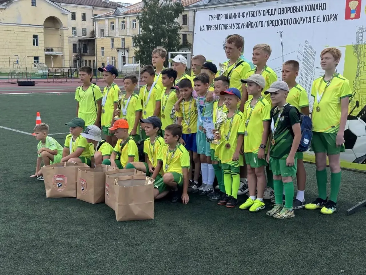 В Уссурийске назвали победителей турнира по мини-футболу на призы главы