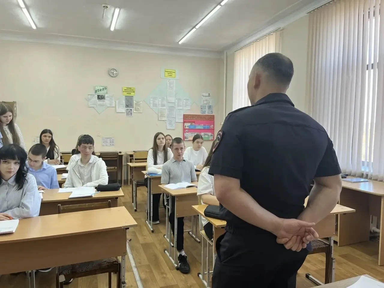 👮🏻‍♀️Полиция Еманжелинского округа за «Чистое поколение»!  ➡️В рамках реализации масштабных общеросс