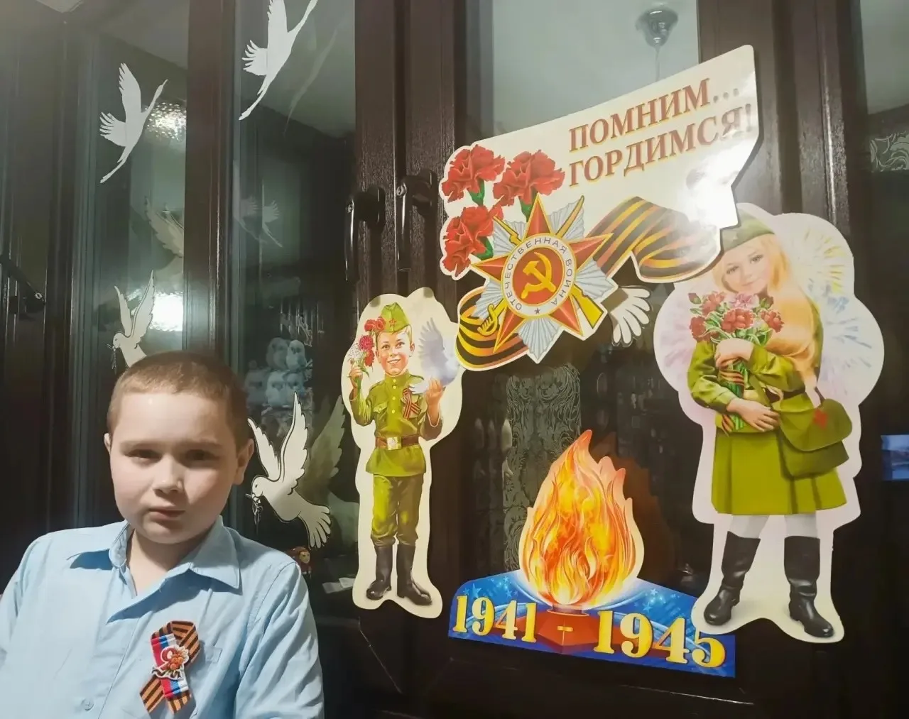 ✨ Окна Победы: память в каждом сердце ✨  В преддверии Дня Победы педагоги, ребята и их родители прин