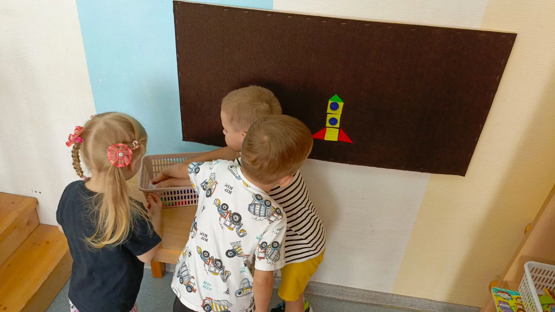Наши маленькие #КОСМОНАВТИКИ продолжая исследовать групповое пространство, обнаружили н...