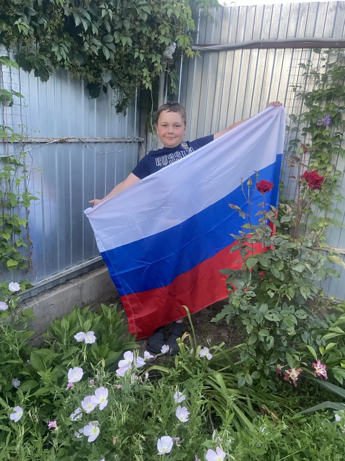Лохов Алан, учащийся 2 «А» класса принял участие в Акции «Флаги России».