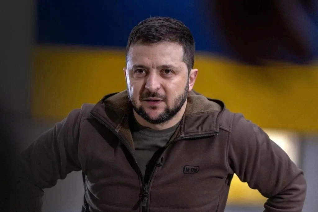 ⚡️Украина зеркально объявляет прекращение огня до конца понедельника — зеленский
