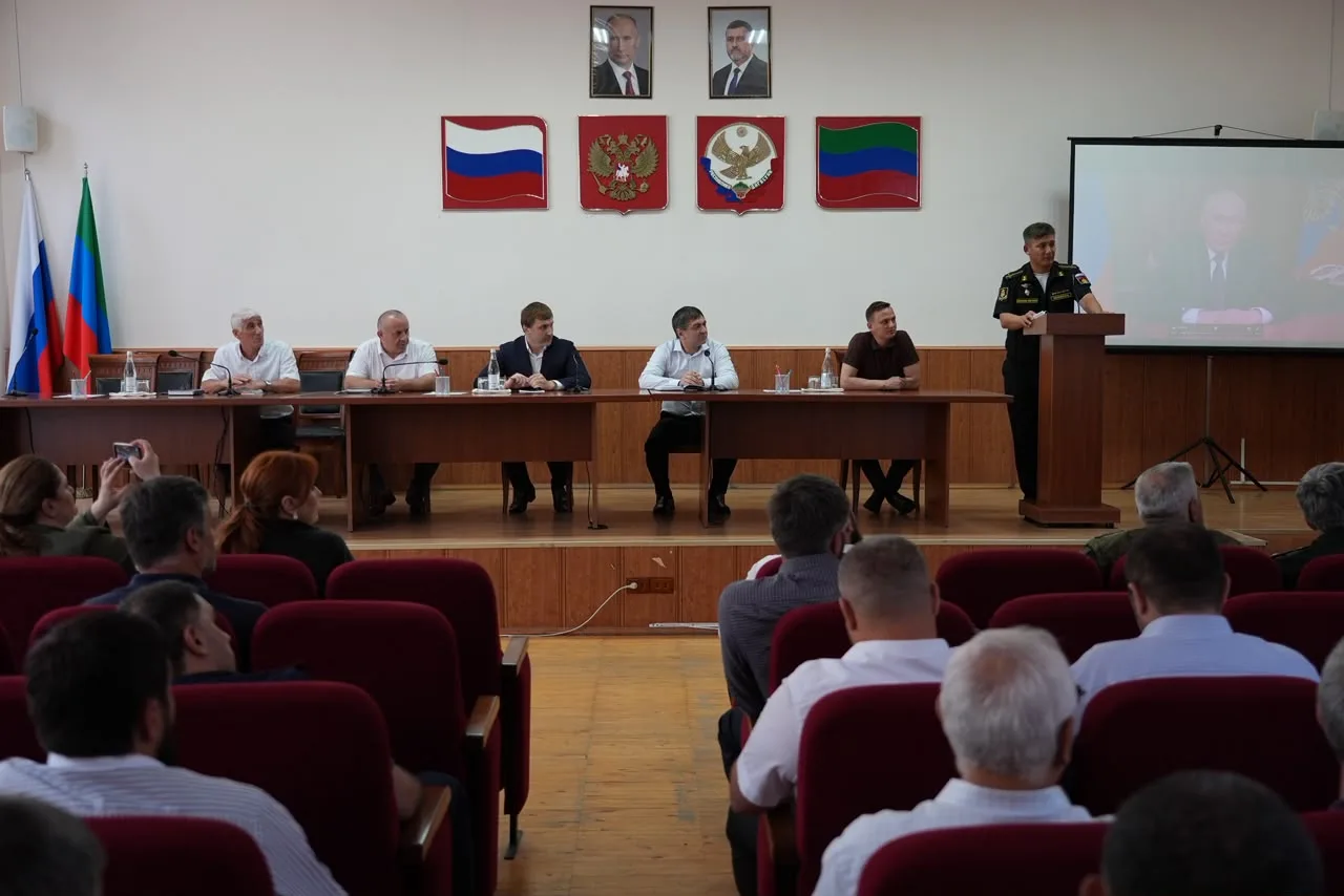 🚩25 августа 2026 года в актовом зале администрации г.Каспийска прошло кустовое совещан...