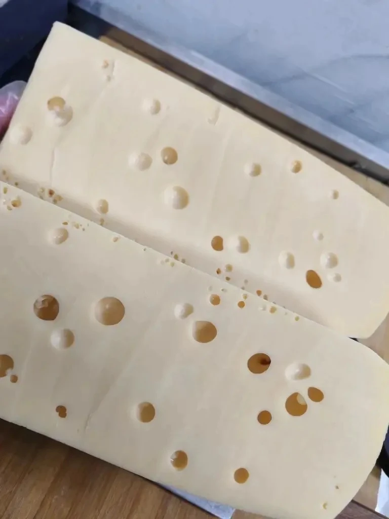 Акция 🚨🚨🚨
Сыр 🧀 Маасдам 1кг 45%
499р 
Сыр Чеддер 1кг 45% 499р