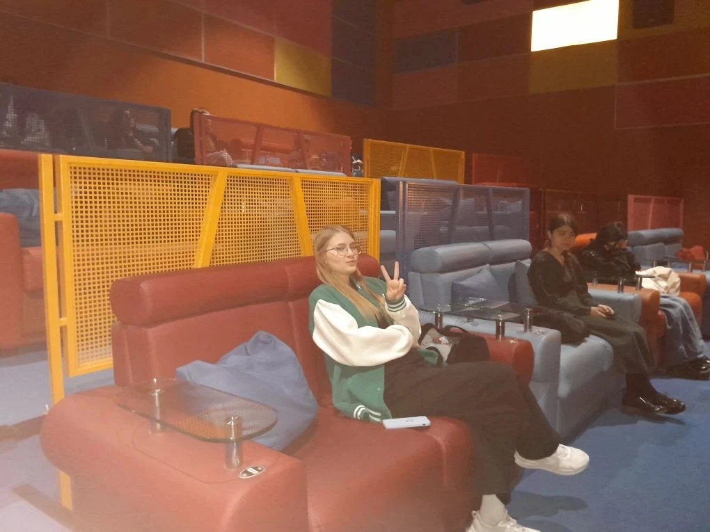 КОГДА КИНО МЕНЯЕТ ВЗГЛЯДЫ!  21.05 10 «Ж» класс нашей школы посетил Международный фестиваль фильмов д