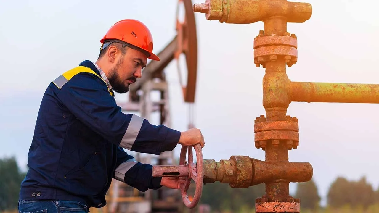 Расходы на нефтесервис в России растут, газовые скважины вводят в два раза реже 🛢️