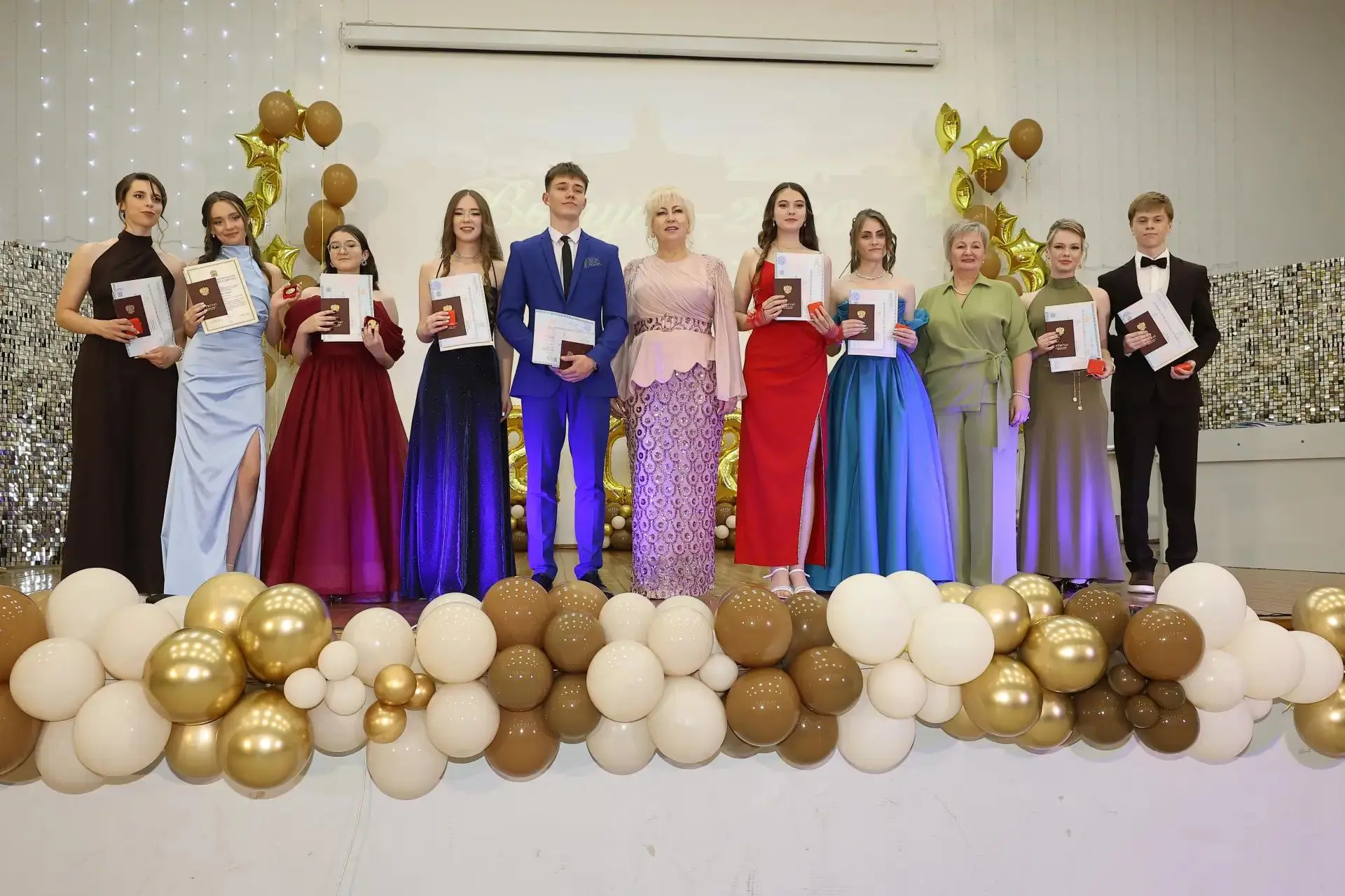С праздником, наши выпускники!