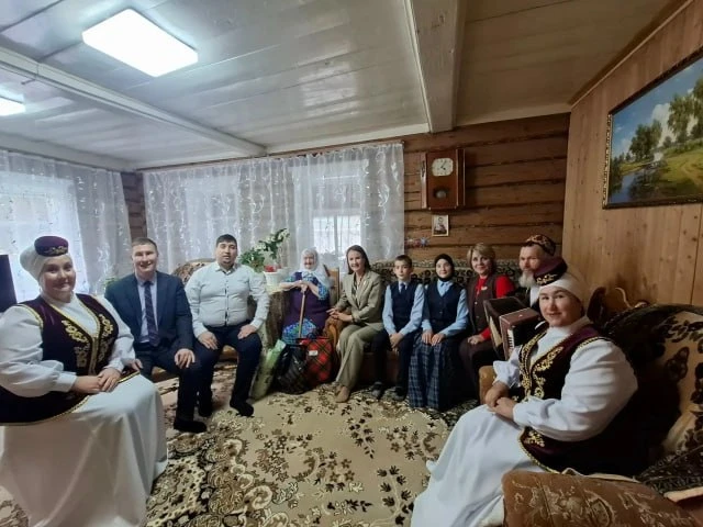 🎉 В Кукморском районе поздравили 102-летнюю Фаиму Зайнагиеву