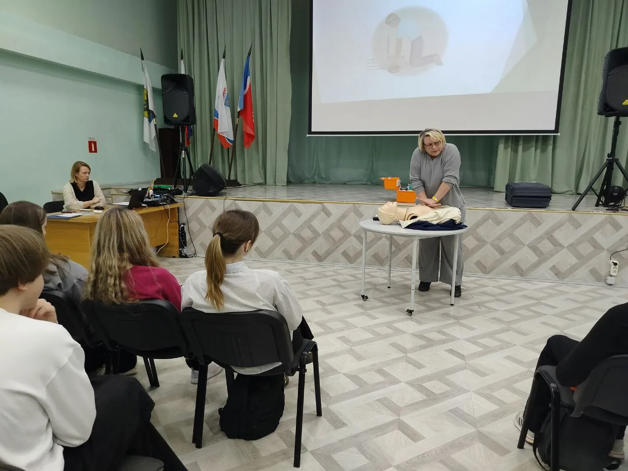 🌟Мы продолжаем нашу традиционную серию встреч «Разговоры о важном с мамами»! 🏥Сегодня для семиклассн