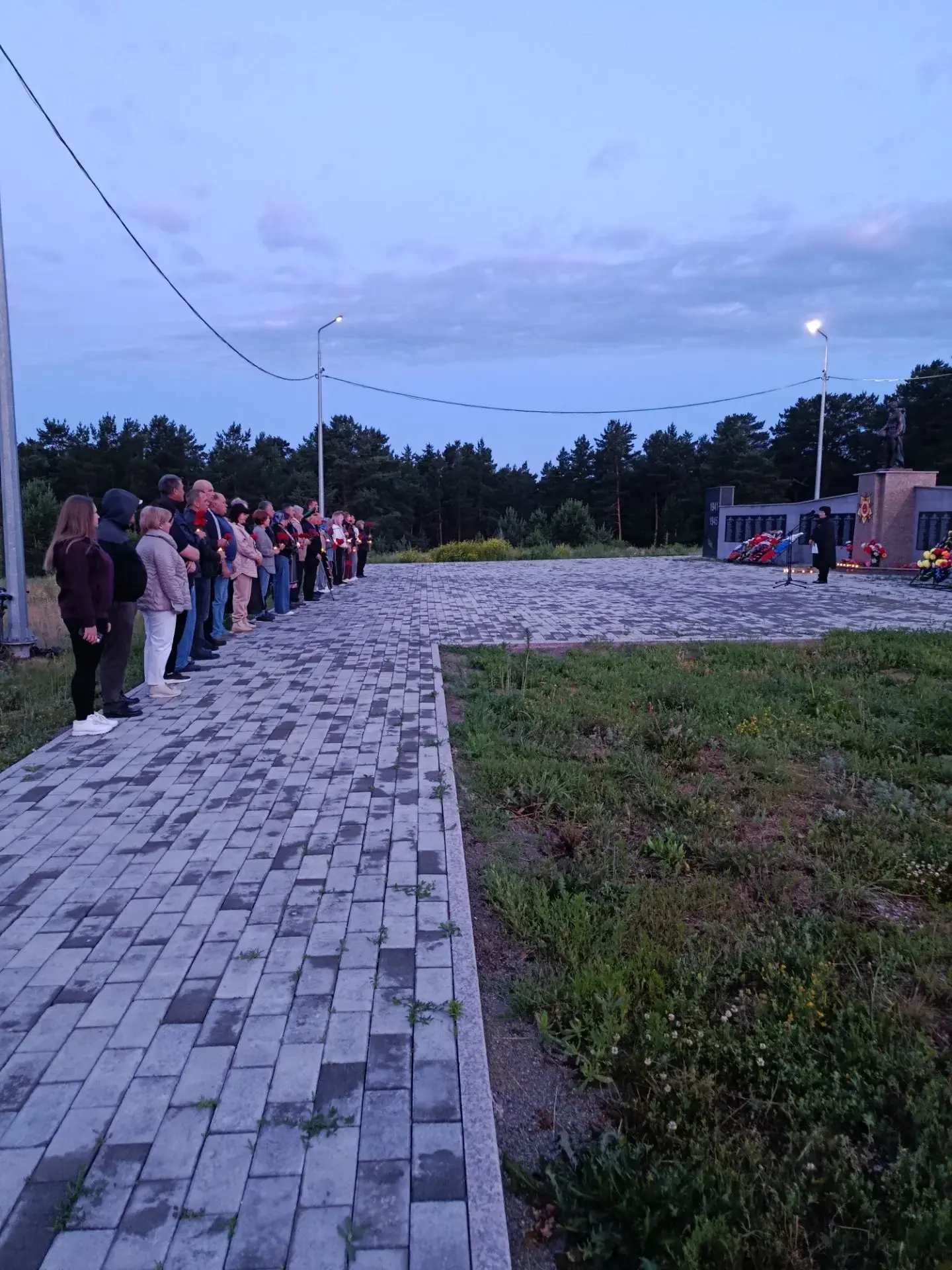 Брединцы помнят!

Сегодня у мемориалов по всей стране традиционно проходят памятные акции. На них вс