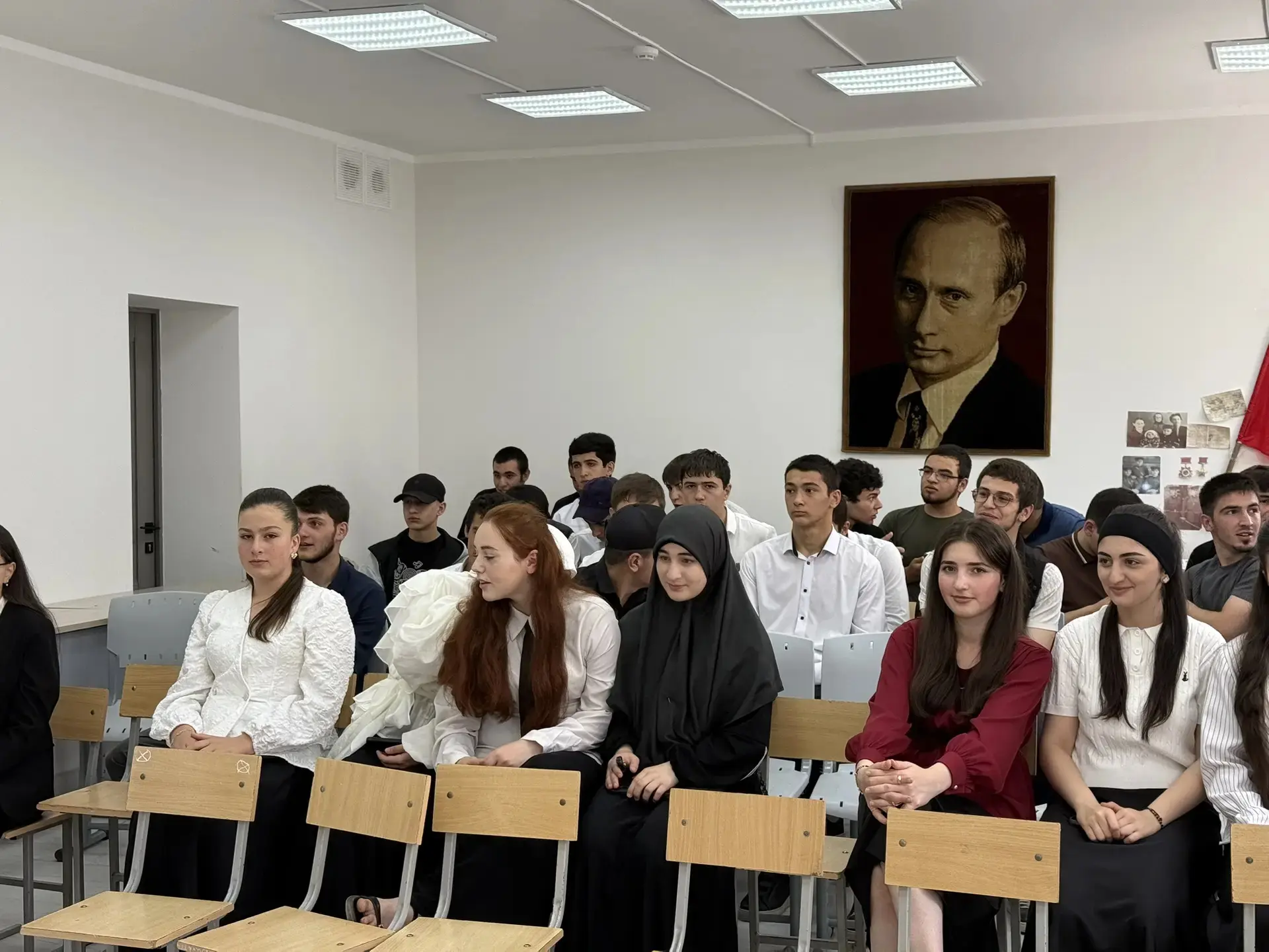 Сегодня в нашей школе прошла торжественная церемония вручения аттестатов выпускникам! 

С этим важны