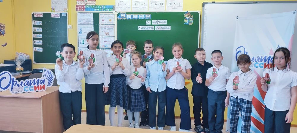 🎁« Подарок для мамы»🎁  🦅 Орлята России из групп продленного дня приняли участие в мастер - классе «П