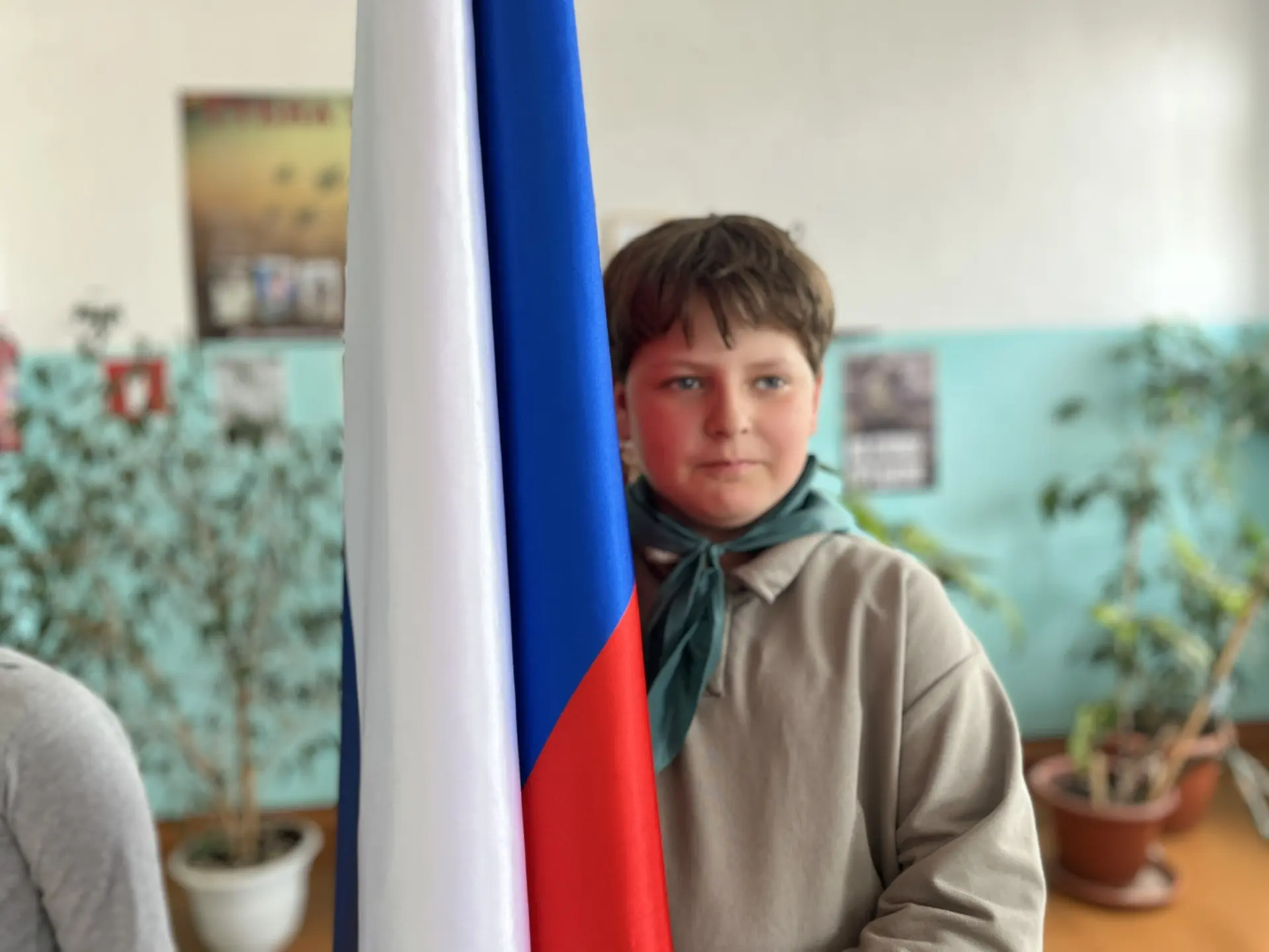 Последняя линейка этого учебного года, посвященная церемонии выноса государственного фл...